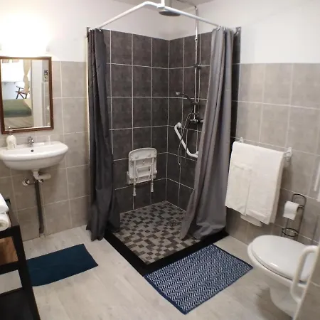 Le Vent Des Globes Отель 2*