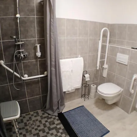 Le Vent Des Globes Отель 2*