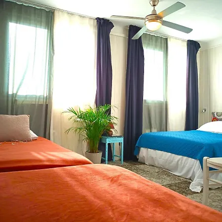 Le Vent Des Globes Отель 2*