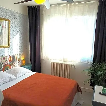 Le Vent Des Globes 2* لي سابلِ دولونْ